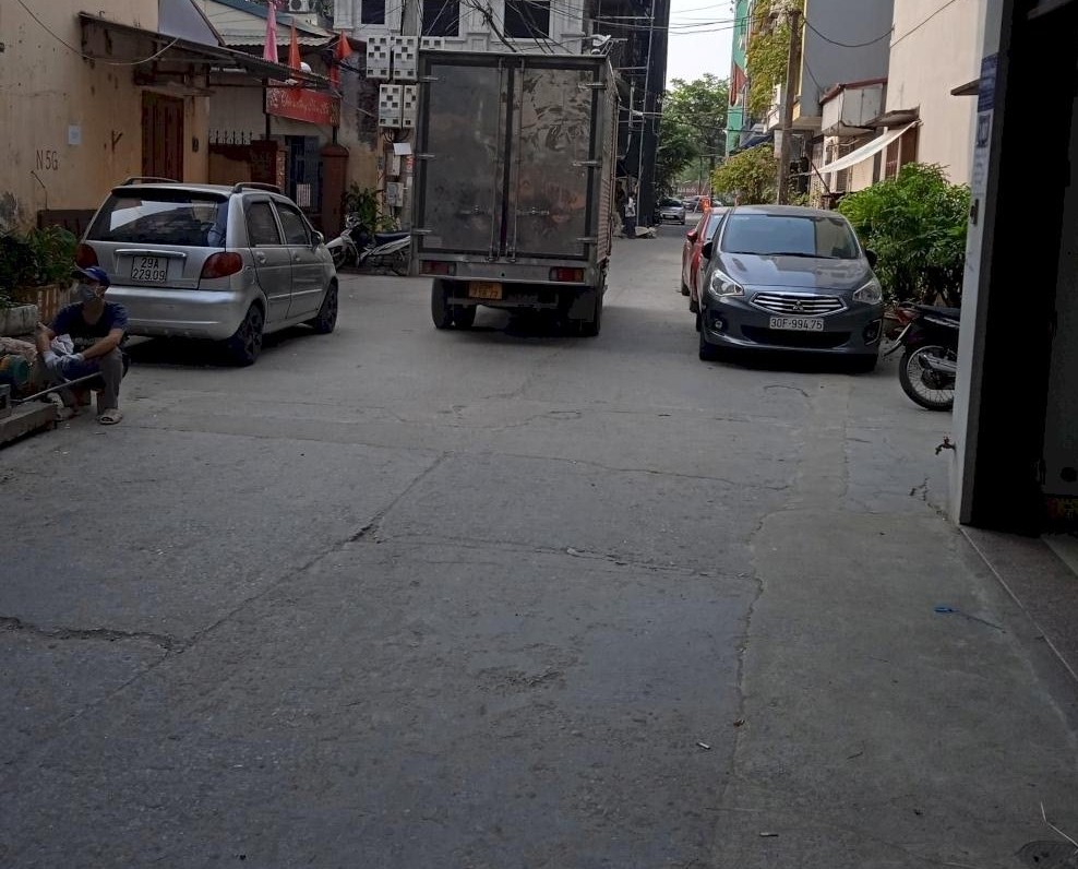 Cần bán căn nhà đường Lạc Long Quân, Tây Hồ, Hà Nội diện tích 40m2