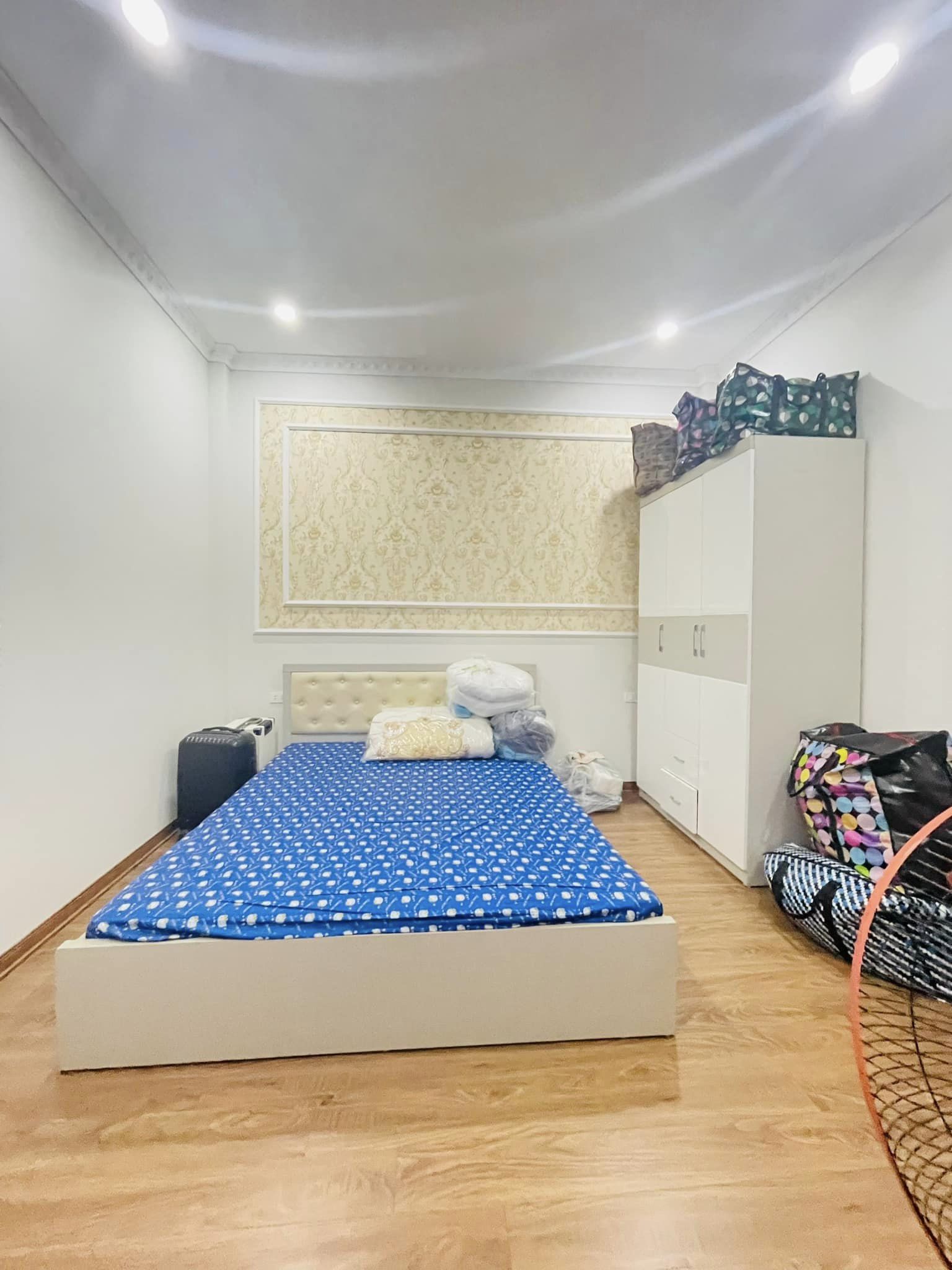 Bán nhà 4  tầng 115m2, full nội thất giá 8,5 tỷ tại Nguyễn Khánh Toàn, Cầu Giấy