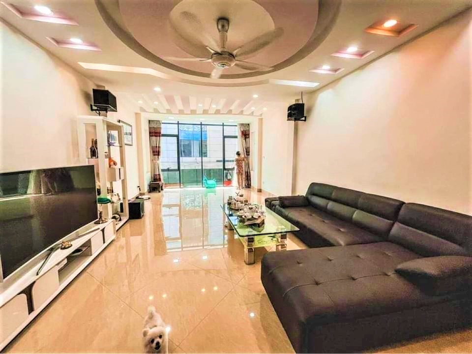 Bán nhà ba mặt thoàng, diện tích 54m2 giá 6 tỷ tại Cầu Giấy