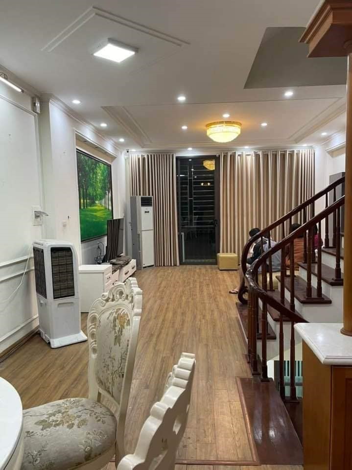 Cần bán nhà full nội thất, diện tích 40m2 giá 4 tỷ tại Hào Nam, Đống Đa