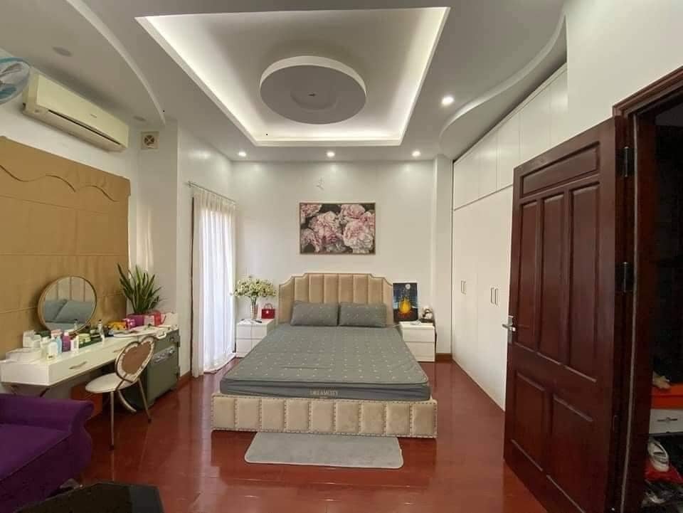 Cần bán nhà full nội thất, diện tích 40m2 giá 4 tỷ tại Hào Nam, Đống Đa