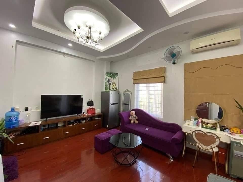 Cần bán nhà full nội thất, diện tích 40m2 giá 4 tỷ tại Hào Nam, Đống Đa