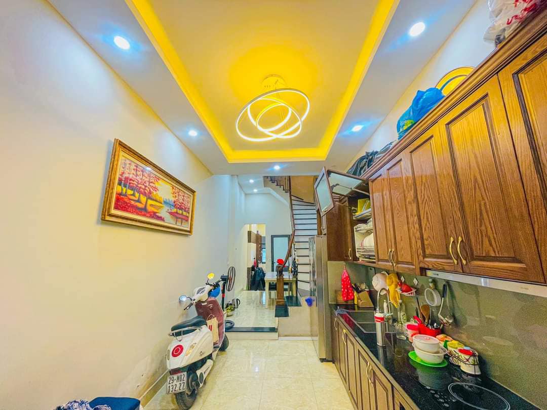 Chính chủ cần bán gấp nhà 4 tầng 45m2 giá 5,2 tỷ tại Đường Láng, Đống Đa