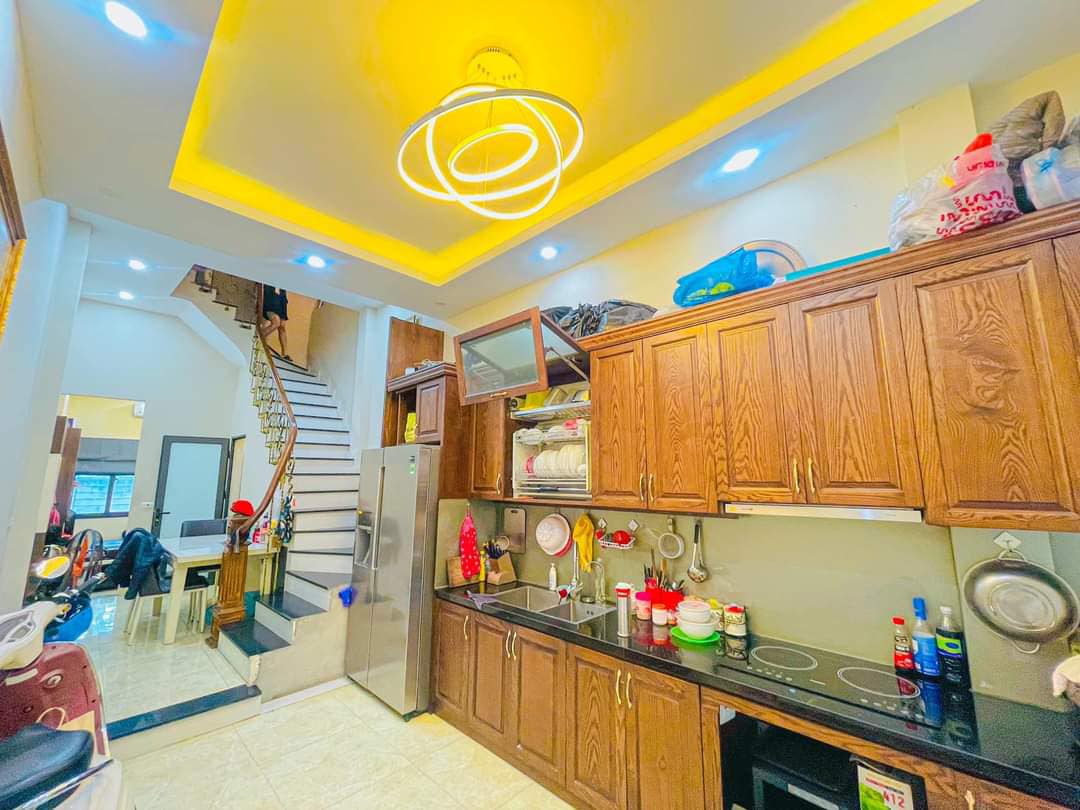 Chính chủ cần bán gấp nhà 4 tầng 45m2 giá 5,2 tỷ tại Đường Láng, Đống Đa
