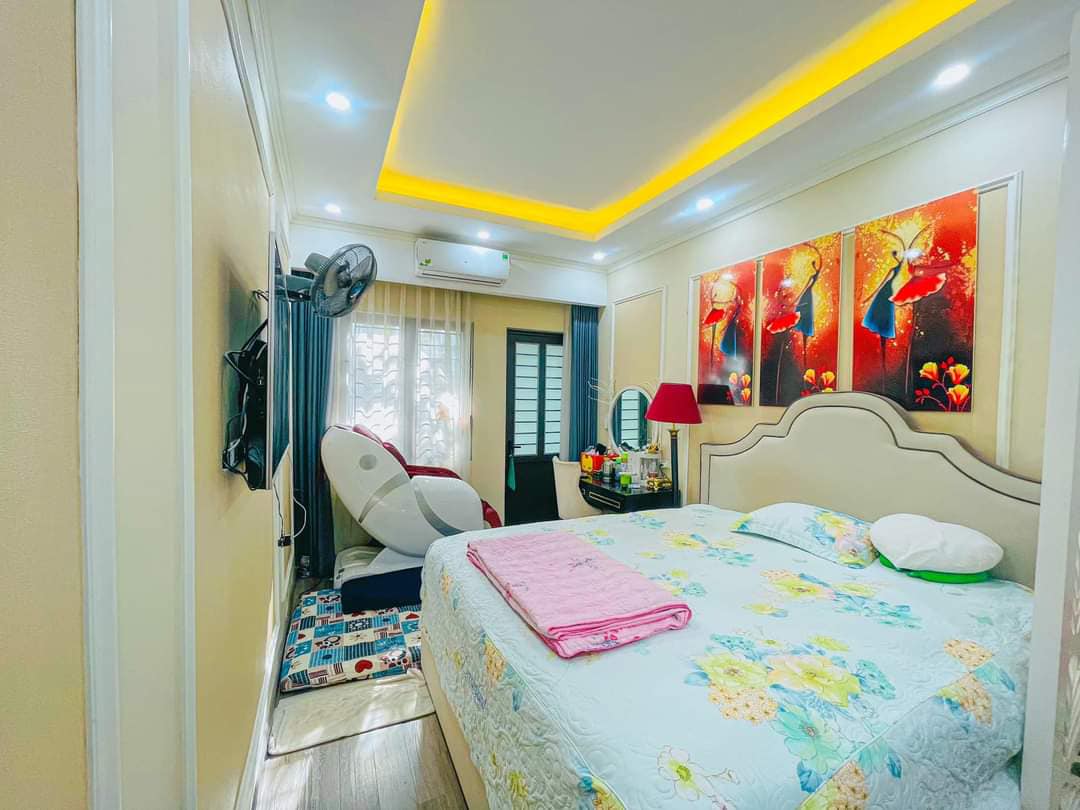 Chính chủ cần bán gấp nhà 4 tầng 45m2 giá 5,2 tỷ tại Đường Láng, Đống Đa
