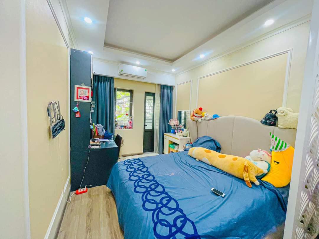 Chính chủ cần bán gấp nhà 4 tầng 45m2 giá 5,2 tỷ tại Đường Láng, Đống Đa