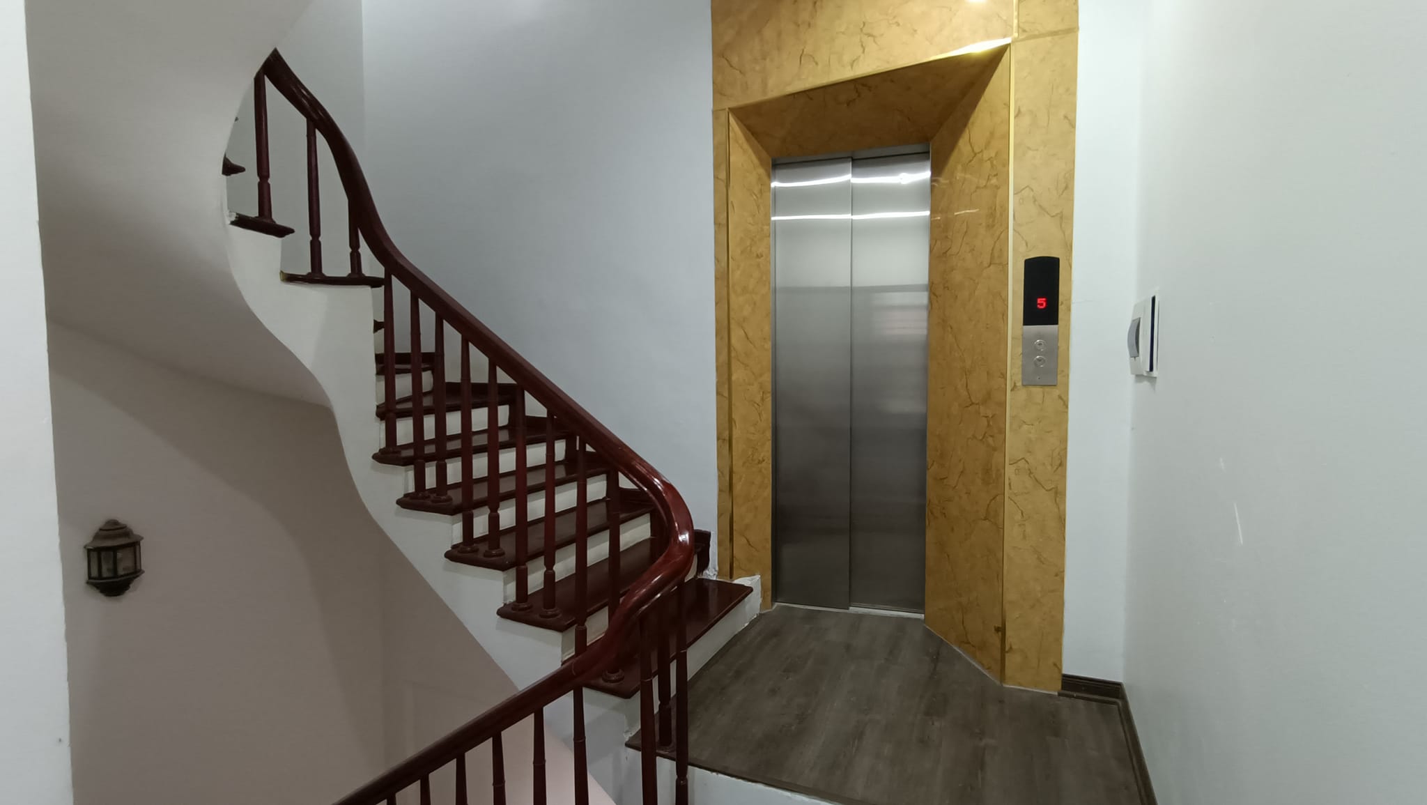 Chính chủ cần bán nhà diện tích 45m2, giá 10,8 tỷ tại Cầu Giấy