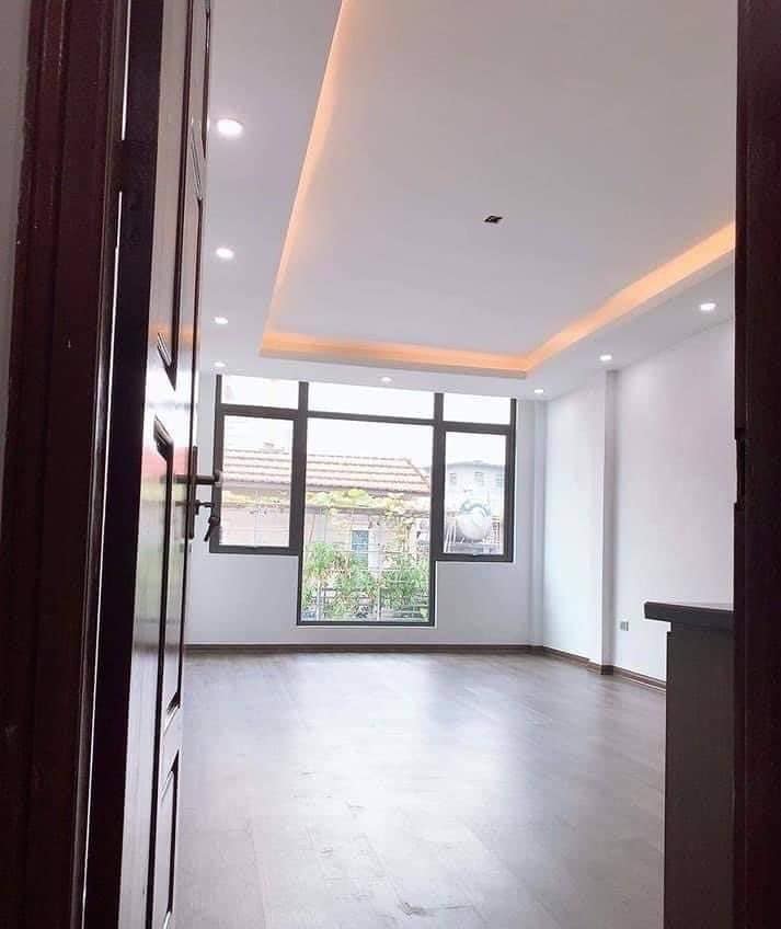 Chính chủ cần bán nhà diện tích 45m2, giá 10,8 tỷ tại Cầu Giấy