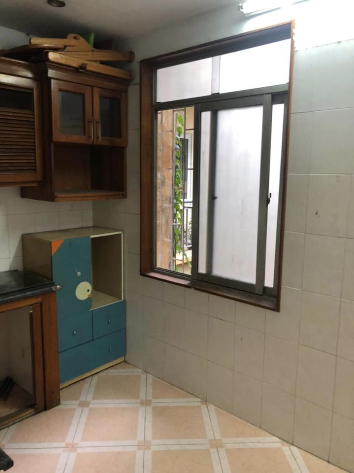 Cho thuê căn hộ tập thể tầng 4 C18 Bộ công an, Nguyên Hồng,  Đống Đa, giá chỉ 7,5tr/tháng