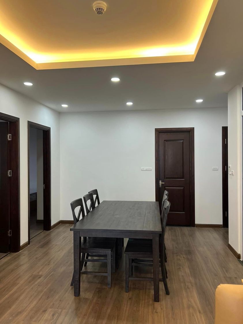 Cho thuê căn hộ chung cư cao cấp A10 Nam Trung Yên, giá 18tr/tháng