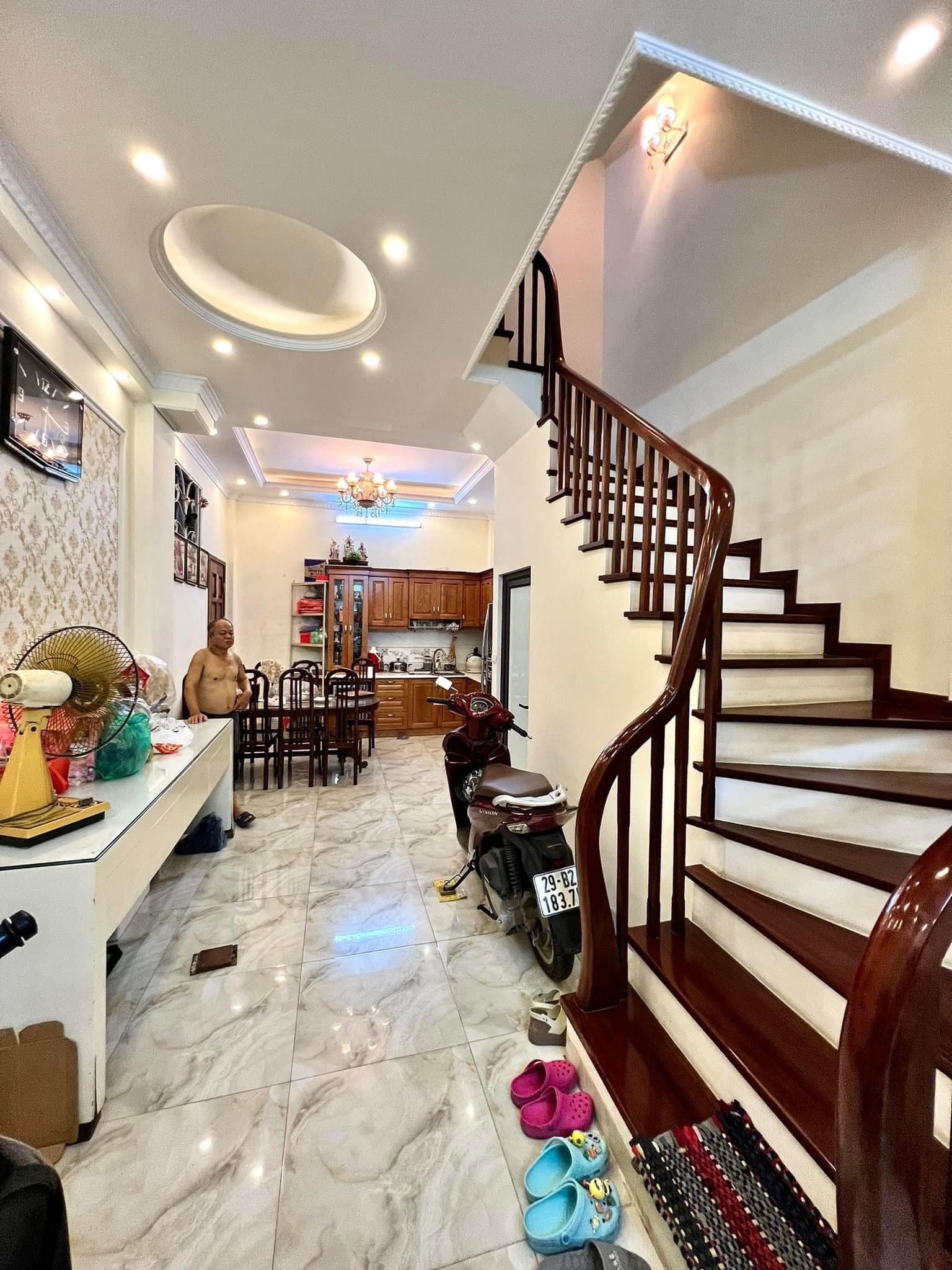 Cần bán nhà tại Ngọc Khánh, Ba Đình diện tích 30m2 giá 3 tỷ