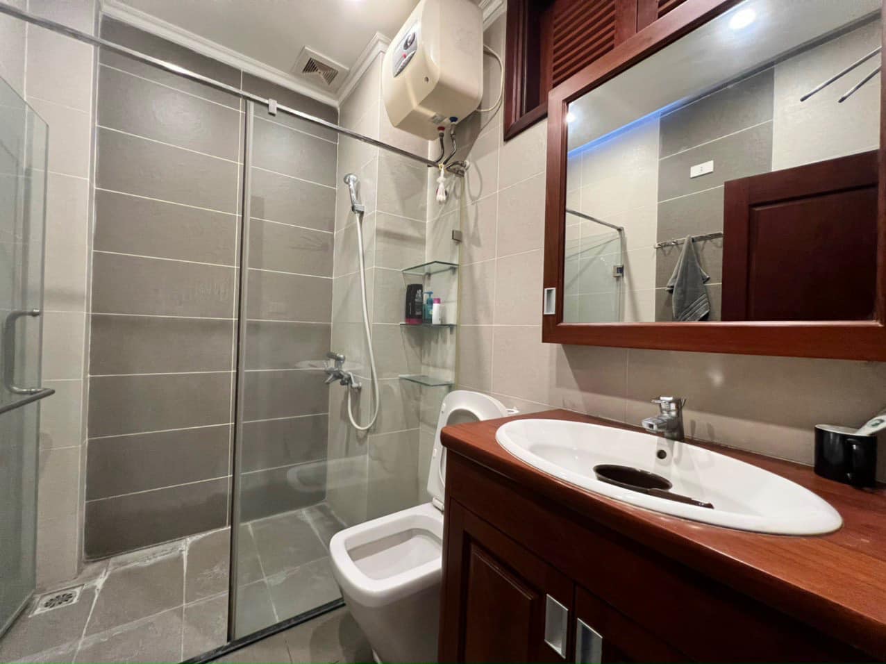 Cần bán nhà tại Hoàng Hoa Thám, Ba Đình full nội thất, diện tích 43m2 giá 12,8 tỷ