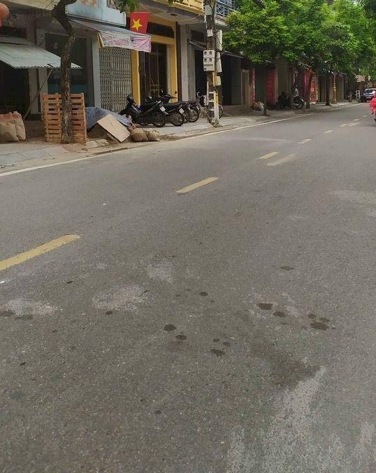 Bán gấp nhà mặt phố Ngô Quyền, Sơn Tây giá thương lượng
