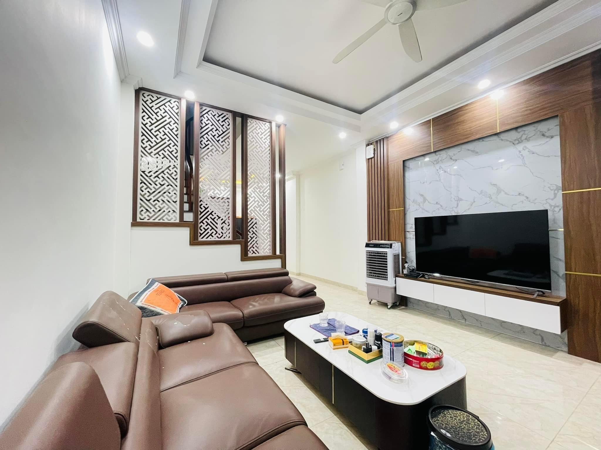 Bán nhà lô góc diện tích 40m2 giá 3,4 tỷ tại Tân Mai, Hoàng Mai