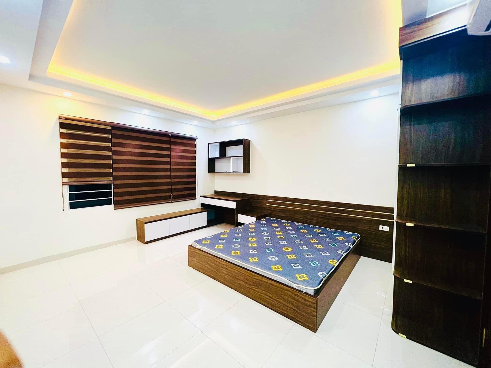 Bán nhà lô góc diện tích 40m2 giá 3,4 tỷ tại Tân Mai, Hoàng Mai