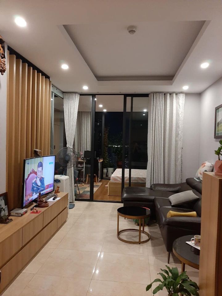 Cho thuê chung cư cao cấp tầng cao Central point ở 110 Cầu Giấy