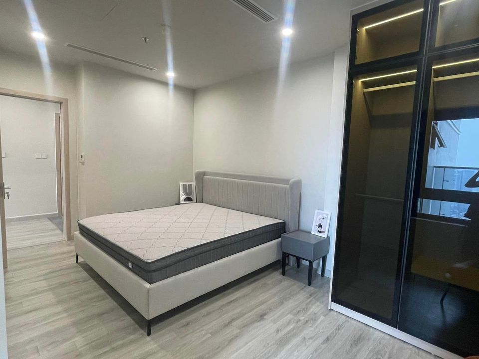 Cần cho thuê căn 2 ngủ tòa Golden Land 275 Nguyễn Trãi