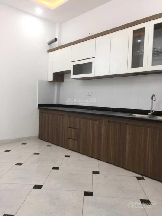 Cần bán nhà 4 tầng diện tích 45m2 giá 2,3 tỷ tại Phụng Châu, Chương Mỹ