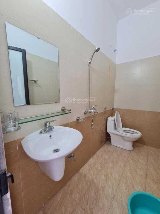 Cần bán nhà 4 tầng diện tích 45m2 giá 2,3 tỷ tại Phụng Châu, Chương Mỹ