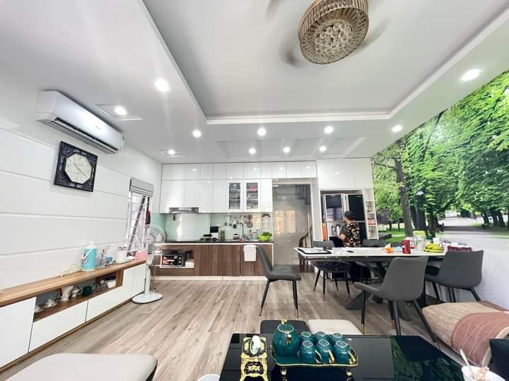 Chính chủ cần bán nhà 5 tầng, 42m2 giá 6,9 tỷ tại Hoàng Quốc Việt, Cầu Giấy