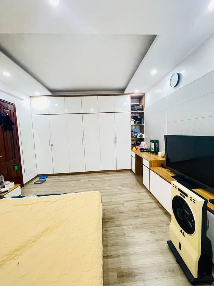 Chính chủ cần bán nhà 5 tầng, 42m2 giá 6,9 tỷ tại Hoàng Quốc Việt, Cầu Giấy