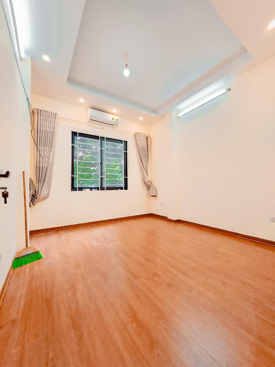Cần bán nhà 5 tầng diện tích 42m2 giá 5,2 tỷ tại Tôn Đức Thắng, Đống Đa