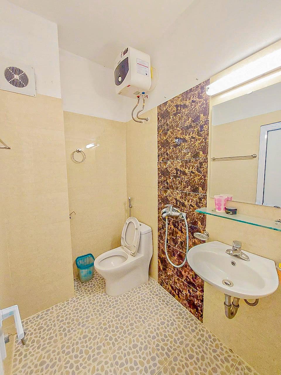 Cần bán nhà 5 tầng diện tích 42m2 giá 5,2 tỷ tại Tôn Đức Thắng, Đống Đa