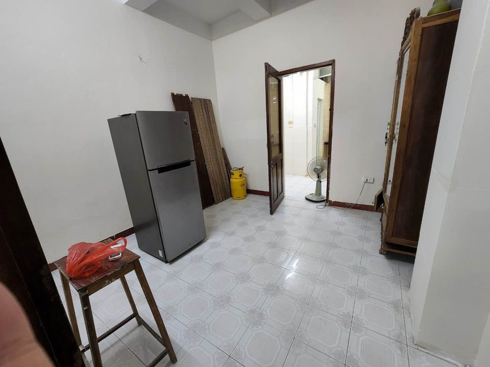 Cho thuê căn hộ tập thể ngay gần mặt phố Bà Triệu, Hàng Bài, Hoàn Kiếm, HN