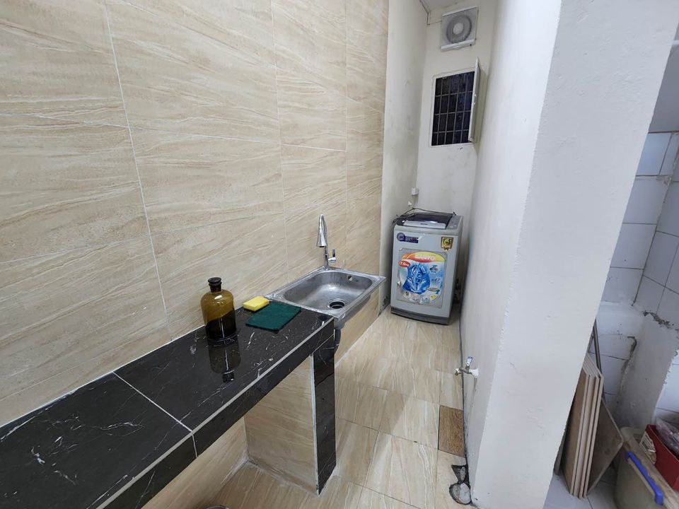 Cho thuê căn hộ tập thể ngay gần mặt phố Bà Triệu, Hàng Bài, Hoàn Kiếm, HN