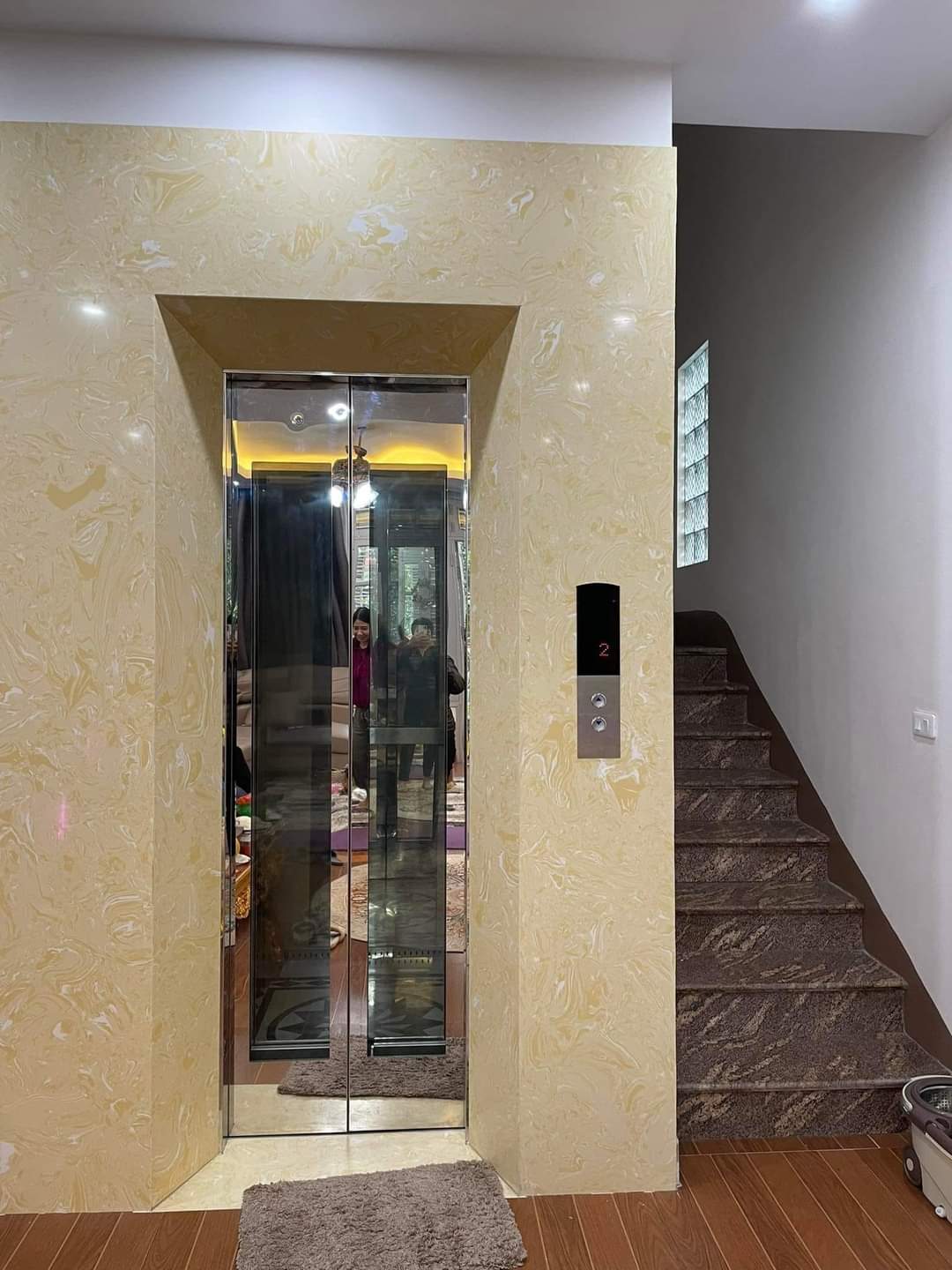 Chính chủ cần bán nhà 5 tầng diện tích 82m2 giá 10 tỷ tại Tây Hồ