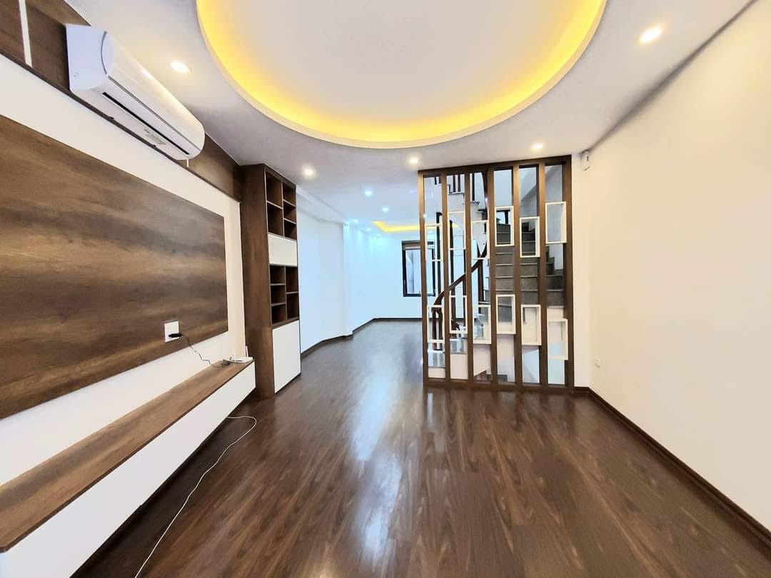 Chính chủ cần bán nhà 5 tầng 40m2 giá 4 tỷ tại Hoàng Hoa Thám, Tây Hồ