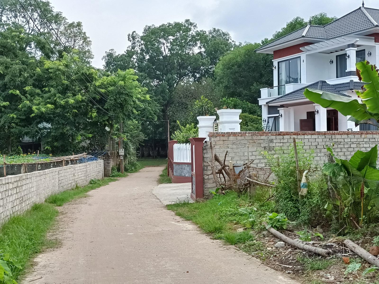 Bán gấp nhà 2 tầng ở Sơn Tây, Hà Nội khu dân trí cao