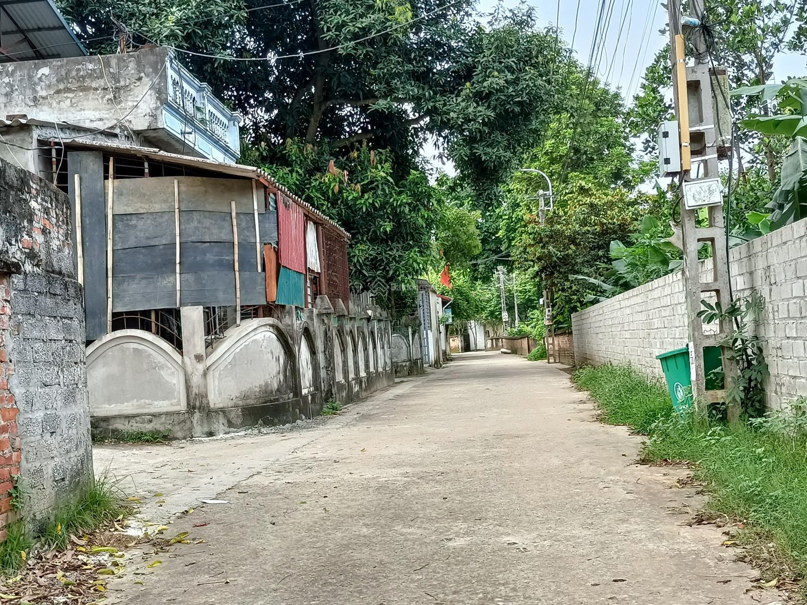 Bán gấp nhà 2 tầng ở Sơn Tây, Hà Nội khu dân trí cao