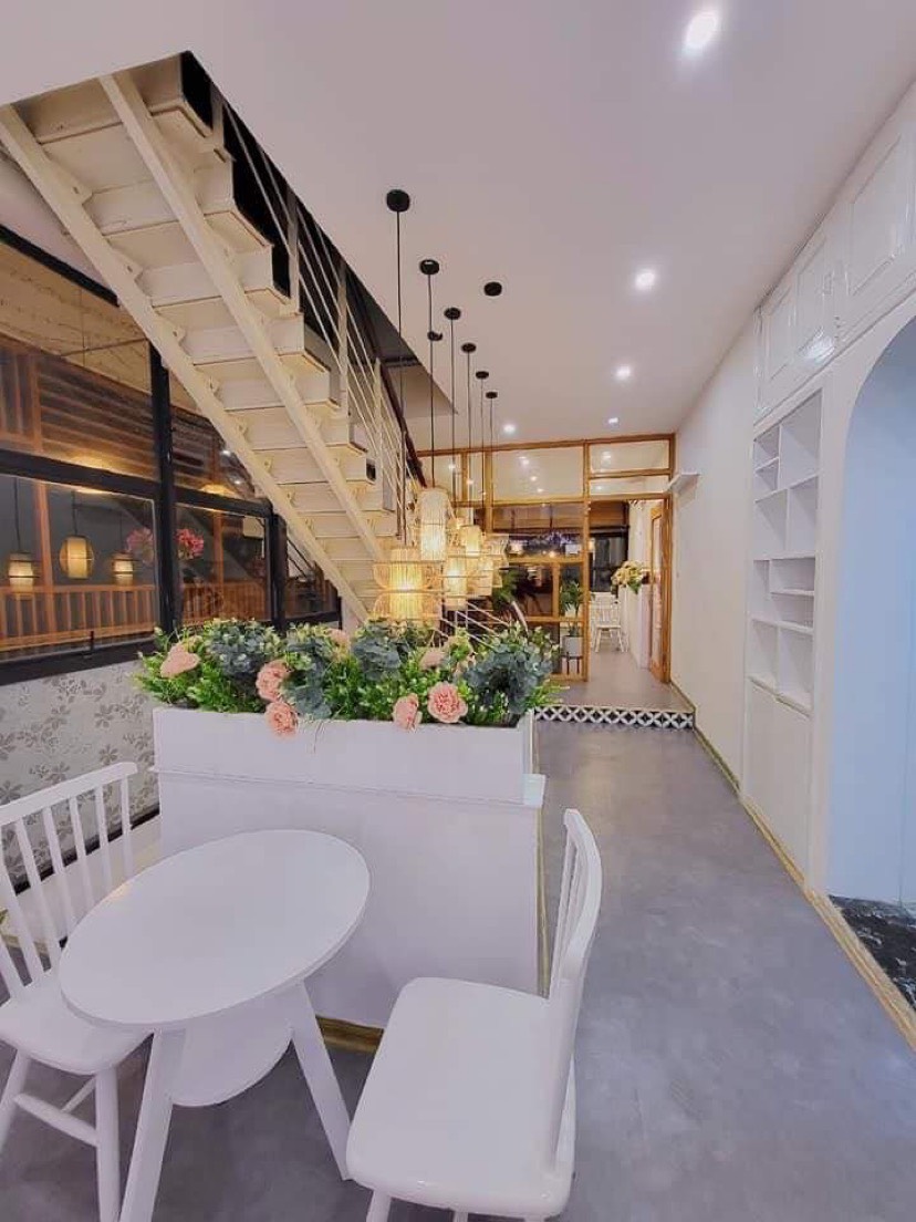 Cần sang nhượng quán cafe lô góc 2 mặt tiền tại Dương Khuê, Cầu Giấy