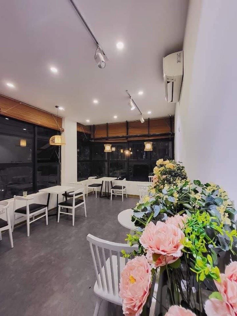 Cần sang nhượng quán cafe lô góc 2 mặt tiền tại Dương Khuê, Cầu Giấy