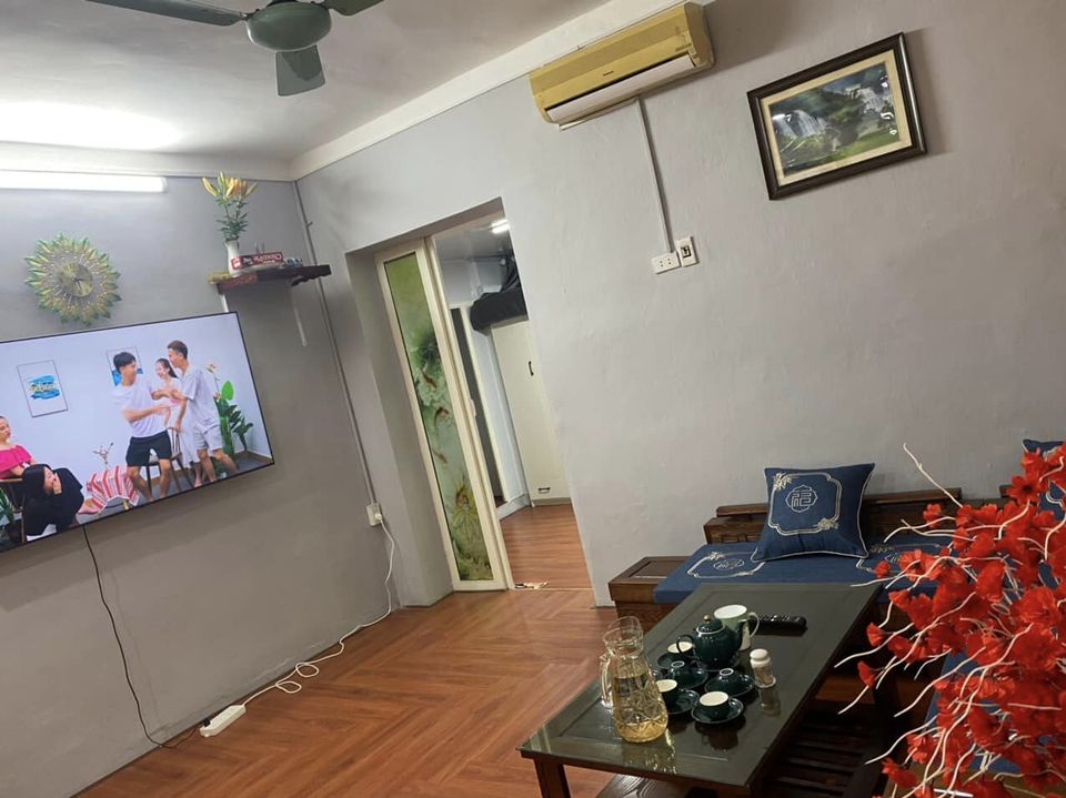 Cần cho thuê nhà tập thể tầng 2 nhà E3 Phương Mai, Đống Đa
