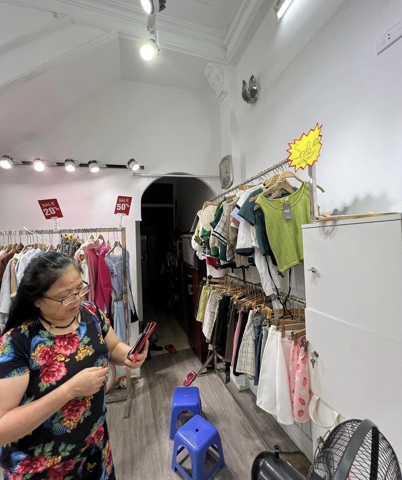 Cần nhượng lại shop quần áo tại Dương Khuê, Mai Dịch