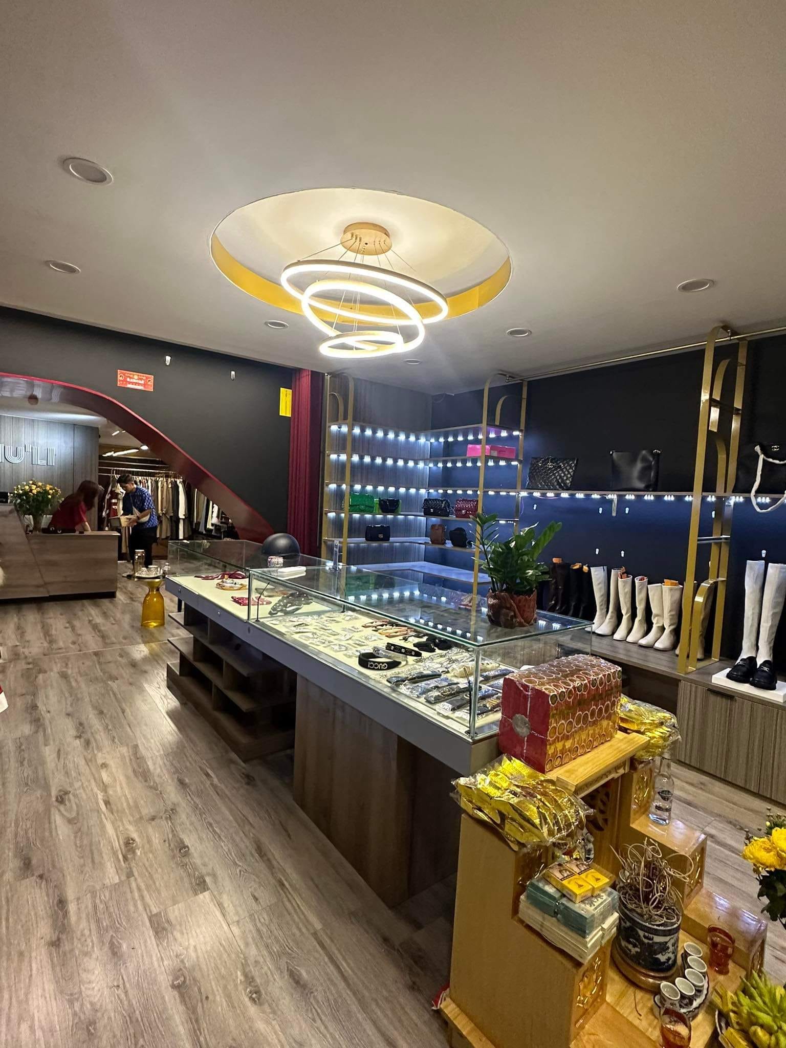 Cần nhượng lại cửa hàng thời trang nữ cao cấp tại Thái Hà, Đống Đa