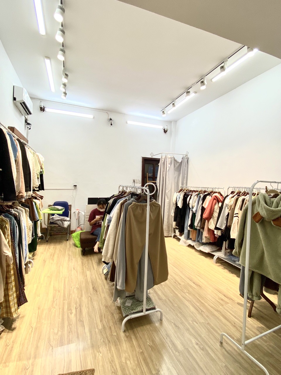 Cần sang nhượng shop thời trang tại 1194 đường Láng