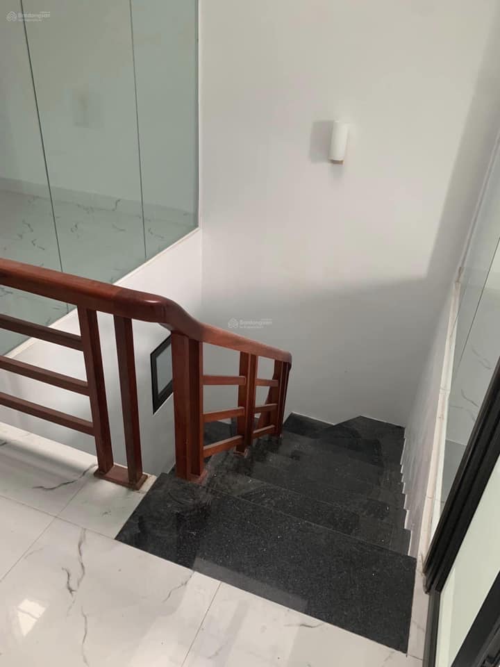 Cho thuê nhà tại Lạc Long Quân, Tây Hồ giá chỉ 9tr/tháng