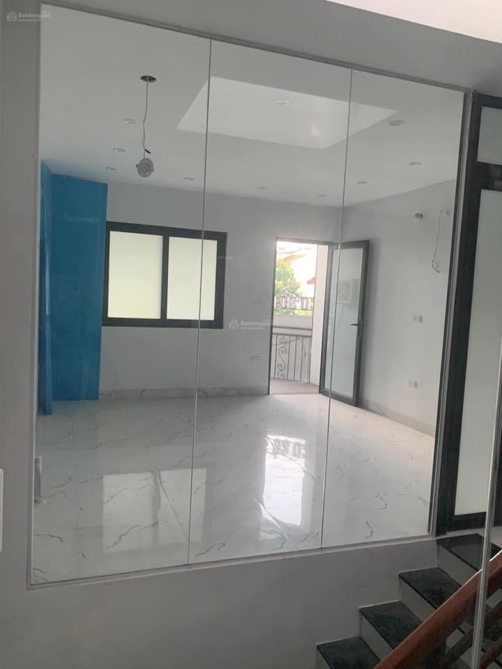 Cho thuê nhà tại Lạc Long Quân, Tây Hồ giá chỉ 9tr/tháng