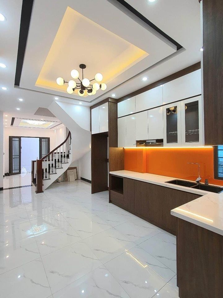 Cho thuê nhà 5 tầng tại Nguyễn Khang, Cầu Giấy