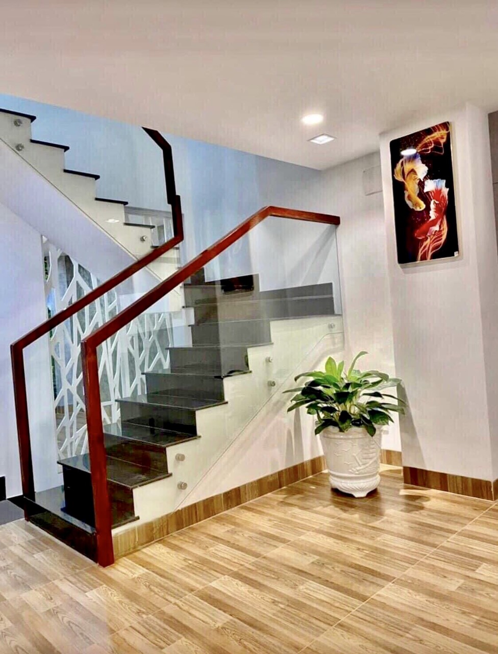 nhà mặt tiền đúc 6T, chỉ có 9.2 tỷ