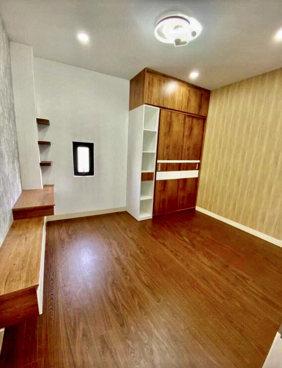 nhà mặt tiền đúc 6T, chỉ có 9.2 tỷ