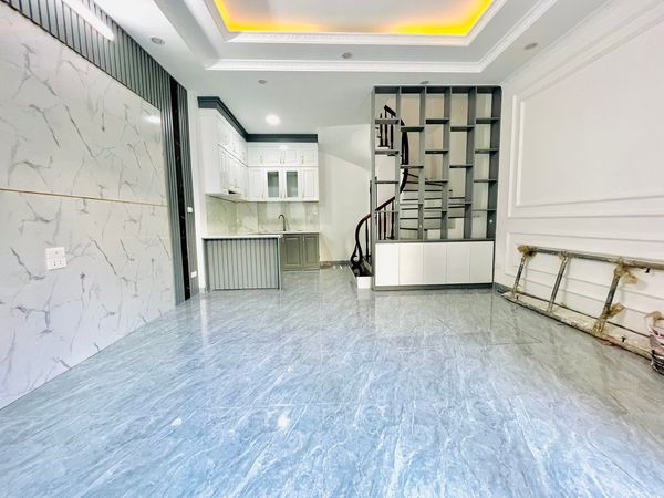 Cận tết em cần thanh khoản nhanh nhà mới - ô tô 7 chỗ vào nhà - ngõ thông - sổ nở hậu - phân khúc 4 tỷ không có căn thứ 2 tại hoàng mai 