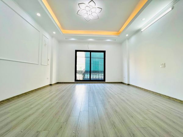 Cận tết em cần thanh khoản nhanh nhà mới - ô tô 7 chỗ vào nhà - ngõ thông - sổ nở hậu - phân khúc 4 tỷ không có căn thứ 2 tại hoàng mai 