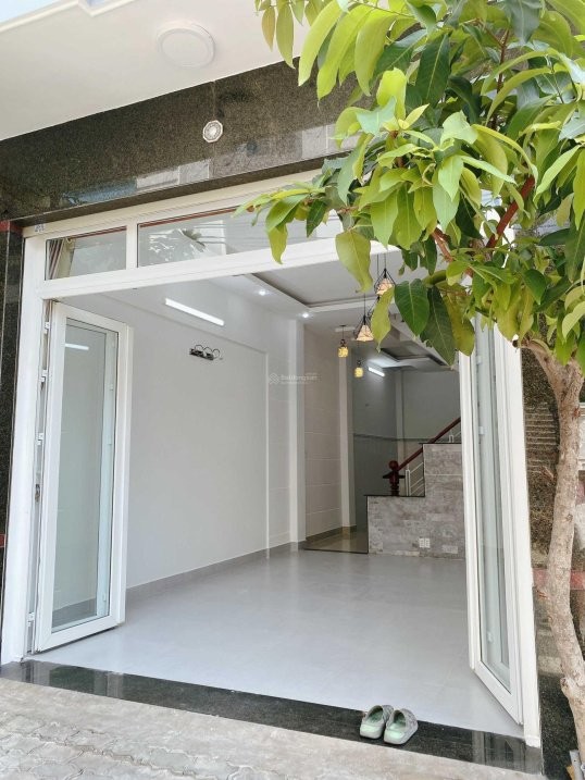 Cho thuê nhà nguyên căn đường Lý Phục Man, quận 7