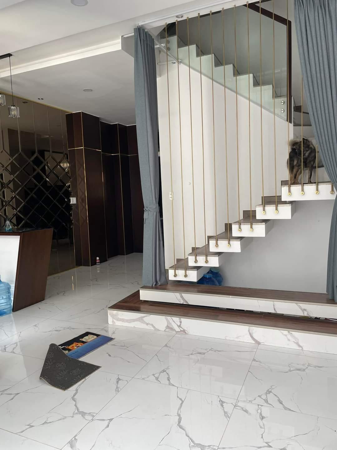 Bán Villa 6 tầng 80M2 Lê quang định mặt tiền 6m