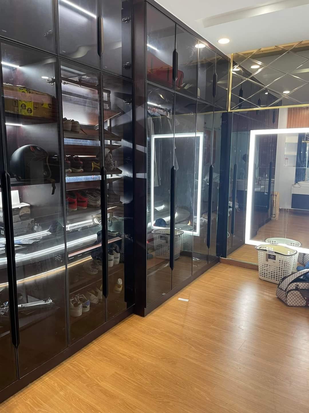 Bán Villa 6 tầng 80M2 Lê quang định mặt tiền 6m