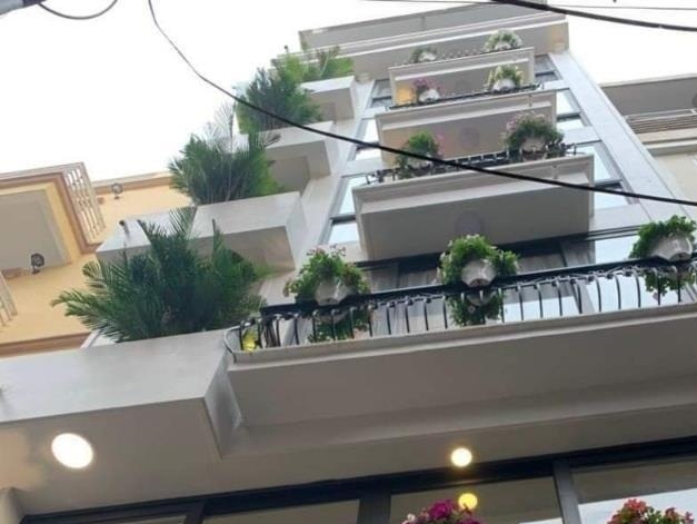 Cần bán gấp căn nhà ở phố Lạc Long Quân, Nhật Tân, Tây Hồ, Hà Nội